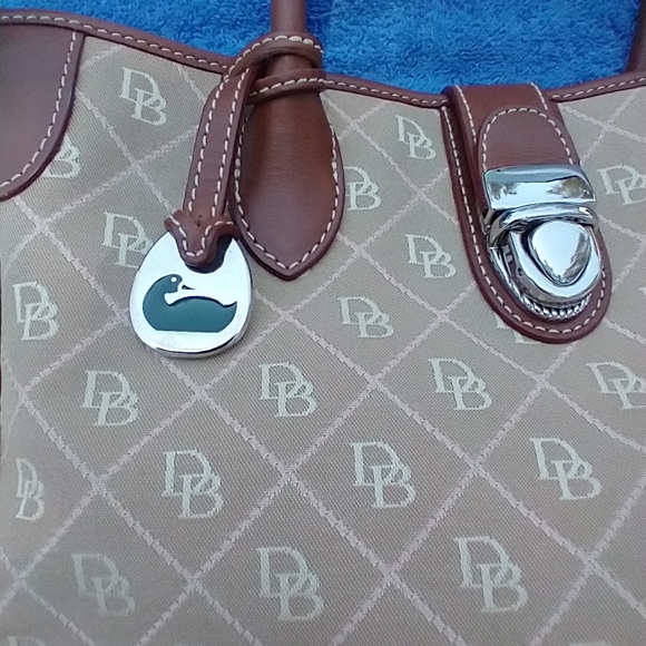 Dooney & Bourke Small Handbag-Like New 12"x8"x4" - Picture 4 of 9